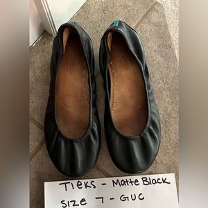 Tieks -GUC - Matte Black - Size 7